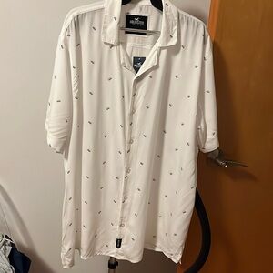 Hollister printed short sleeve button down shirt